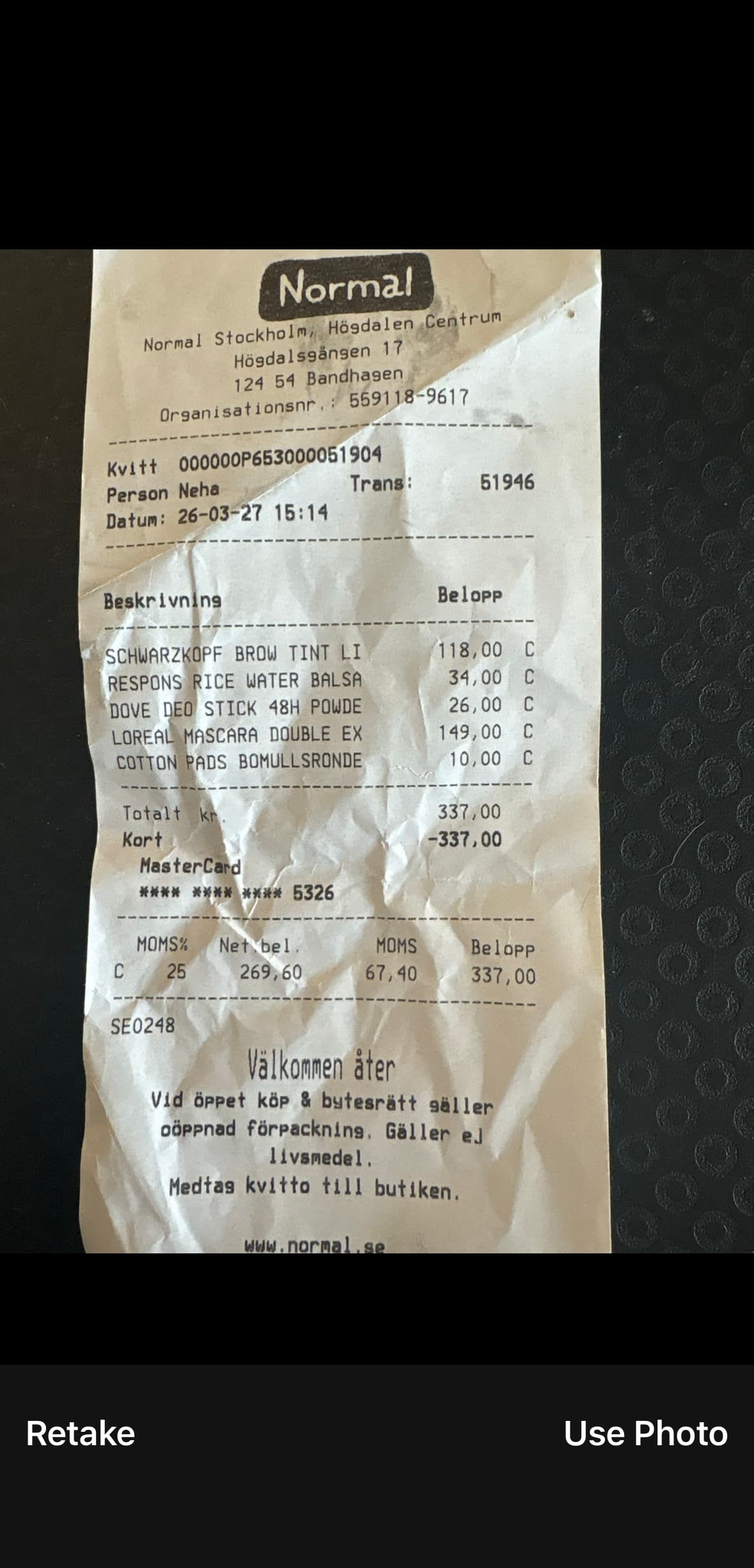 Monita iOS: captured Normal receipt with options to retake or use the photo